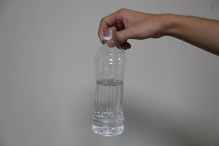 水を入れてブラシをセット